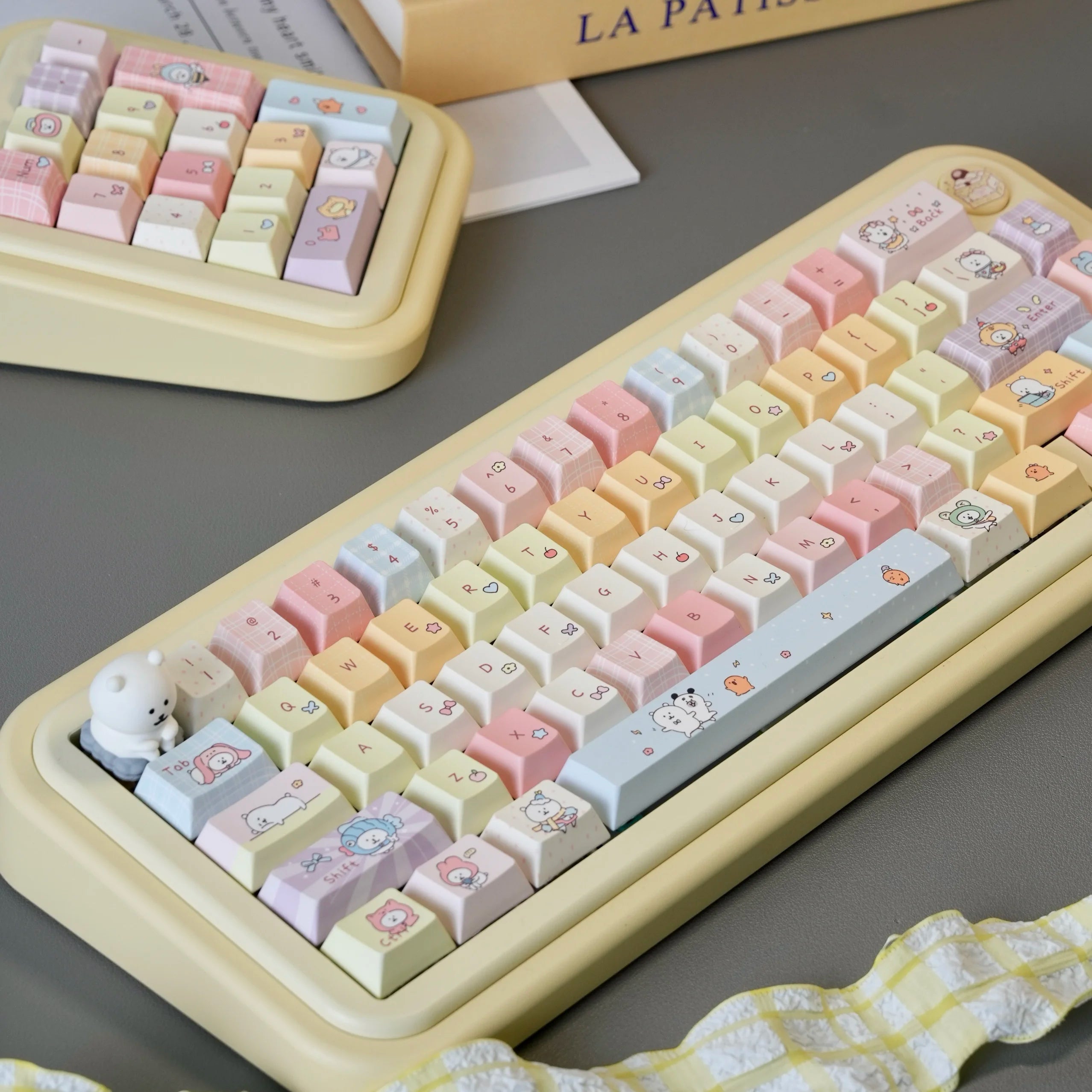 Self-Deprecating Bear Keycaps Cherry Moa Highly Cute Keycaps Pink Bear Wardrobe Cute Cartoon Keycaps 143Keys